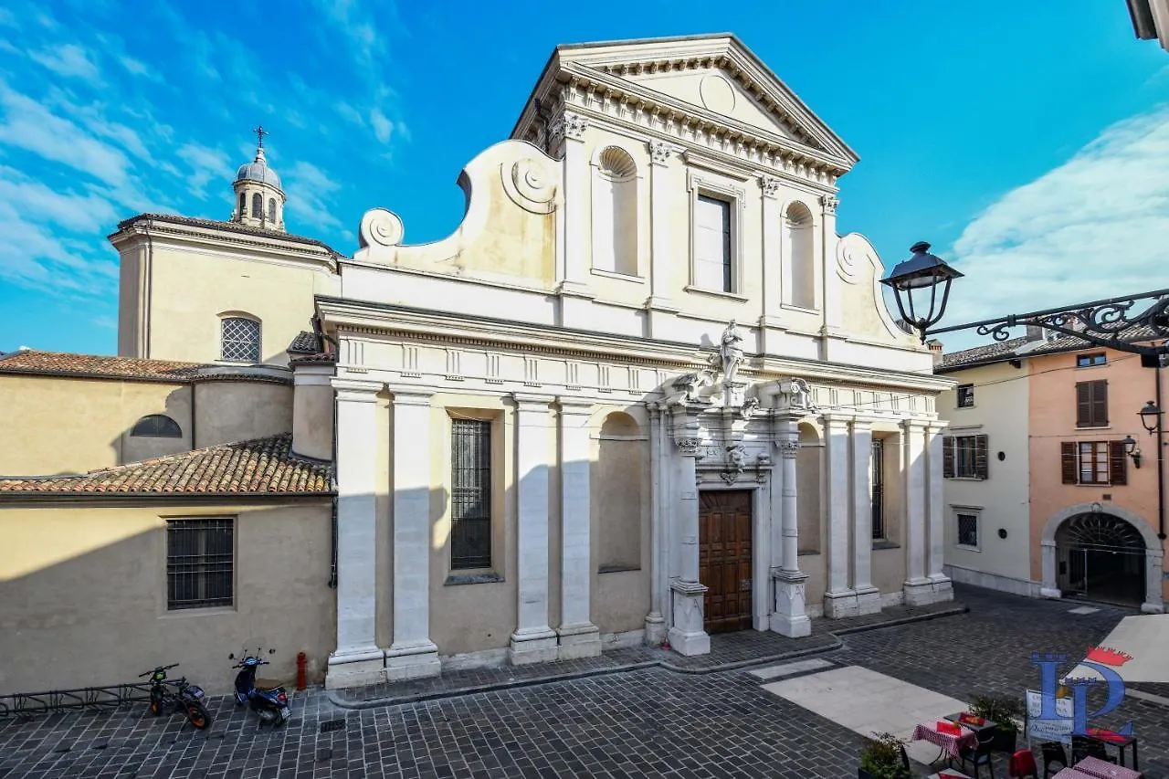 Desenzanoloft Official Partner Marriott Homes & Villas - Apa Dom Downtown Family Apartment Desenzano del Garda
